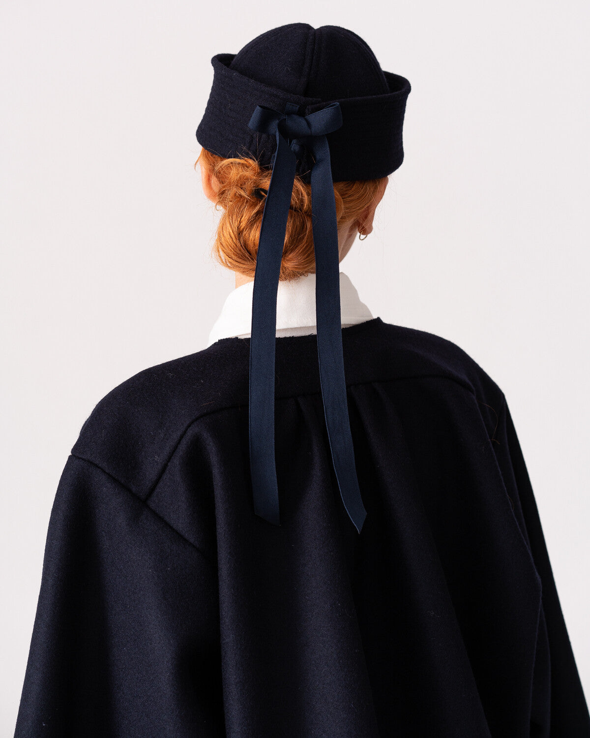 Chapeau with silk ribbons