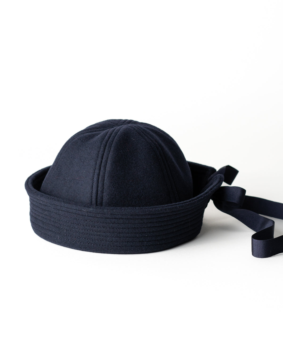 Chapeau with silk ribbons