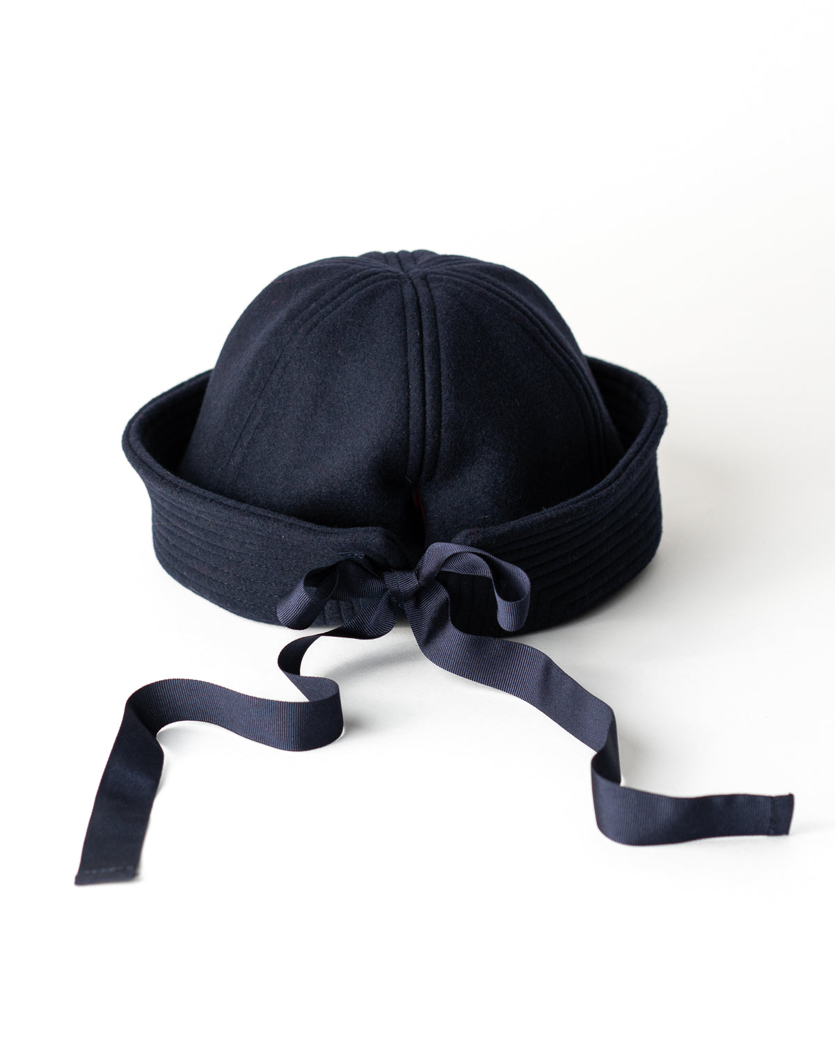 Chapeau with silk ribbons