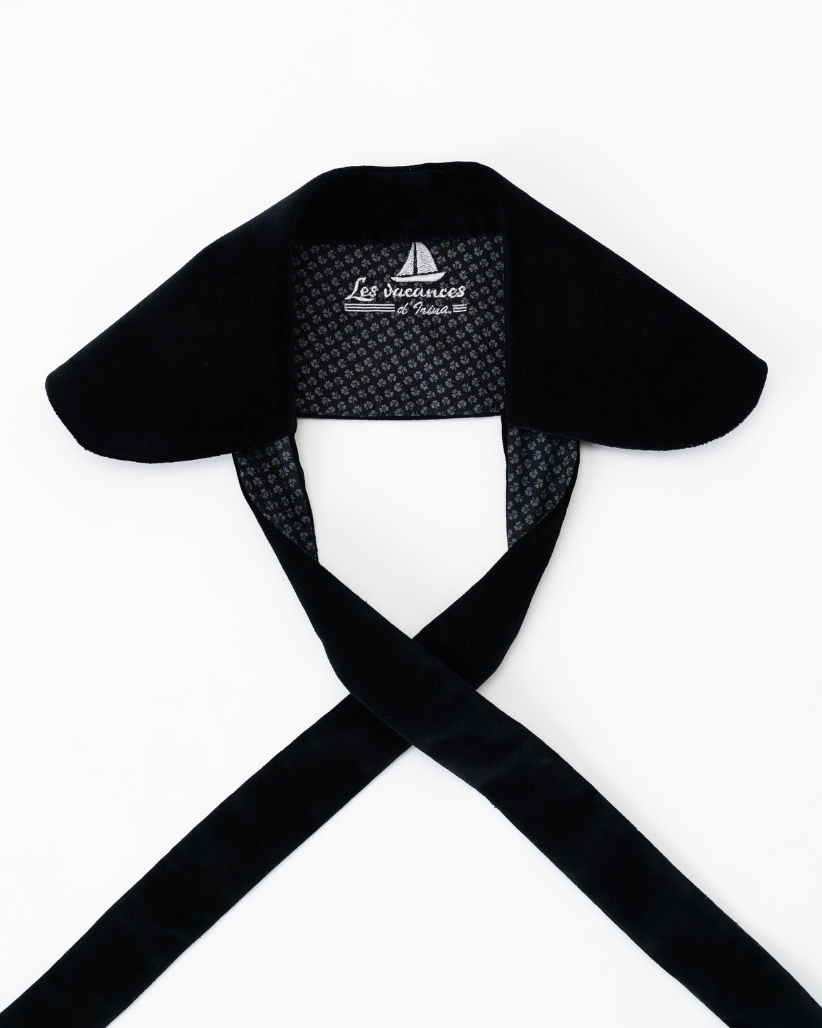 Noir Velvet Collar