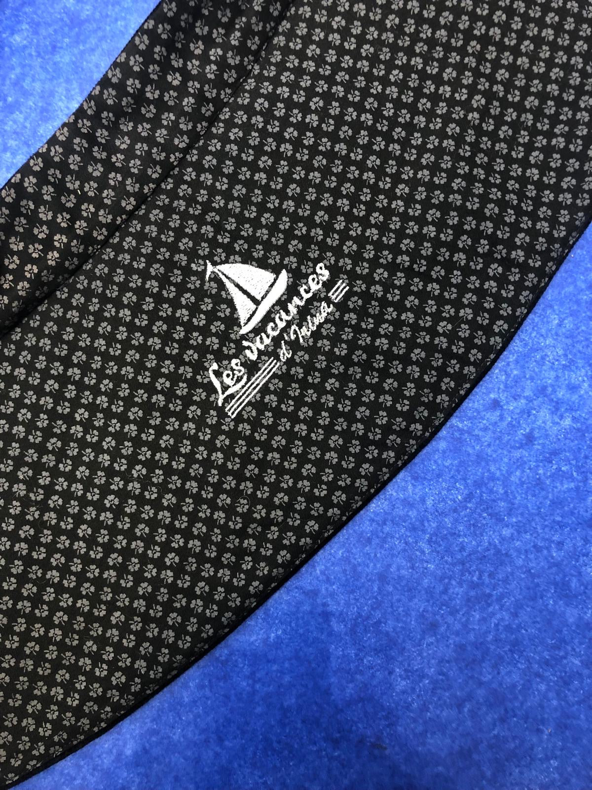Noir Velvet Collar