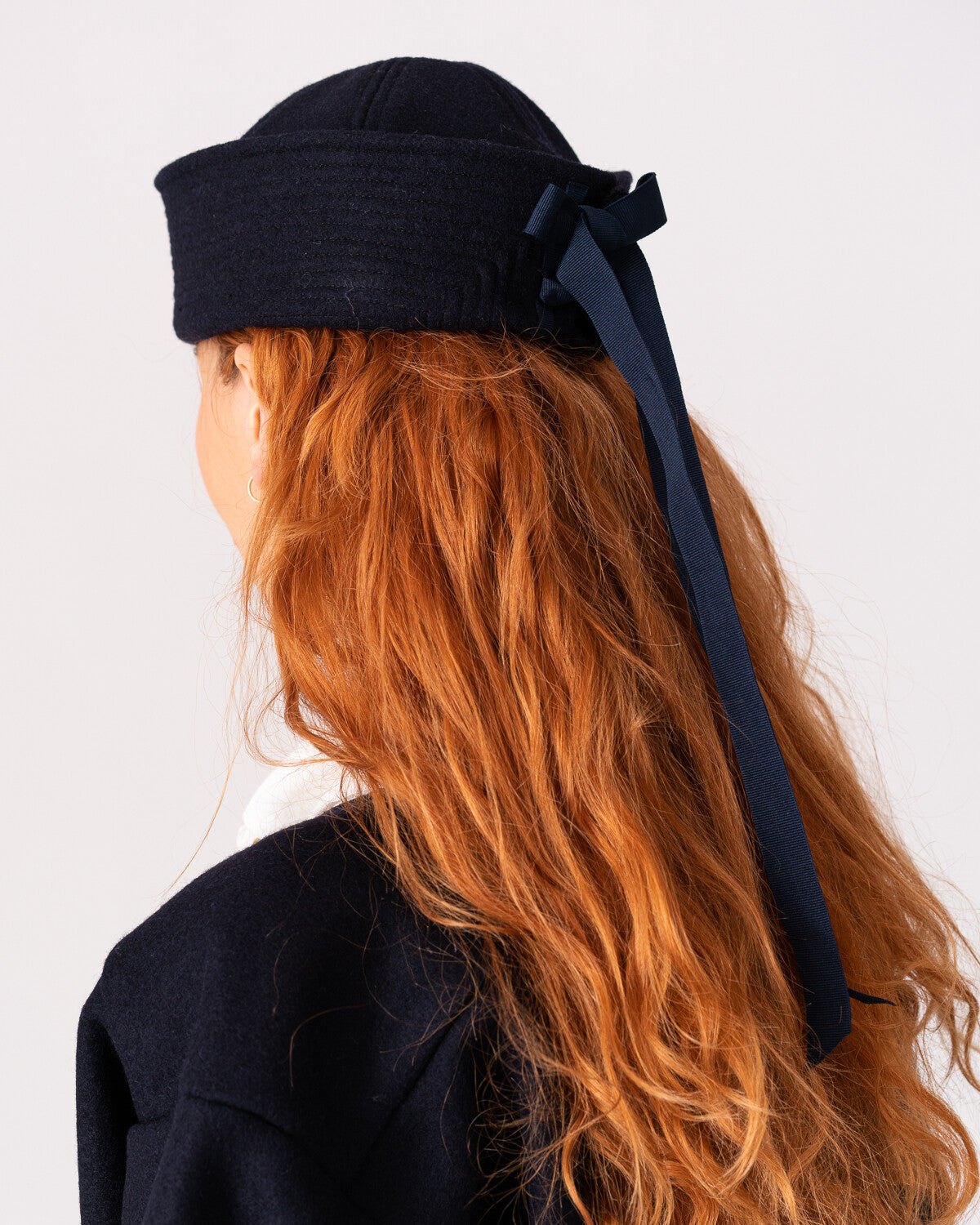 Chapeau with silk ribbons